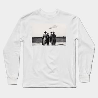 Watch that plane! Long Sleeve T-Shirt